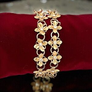 Vintage Gold Toned Floral Double Strand Clasp Bracelet